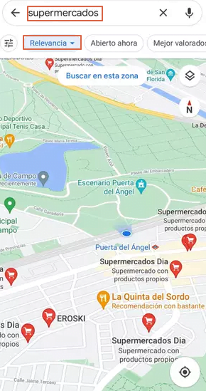 Opcionalmente, tienes la posibilidad de filtrar los resultados por Relevancia, Distancia, Abierto ahora, Mejor calificados, etc. a partir de los botones que se localizan en la parte superior.