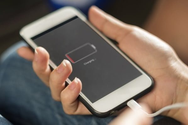 Se me ha dañado la batería, ¿Puedo cambiarla gratis?